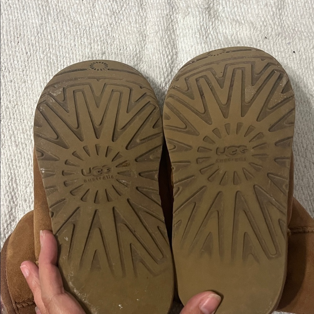 UGG Kids Boots in Brown and Cream - Picture 7 of 10
